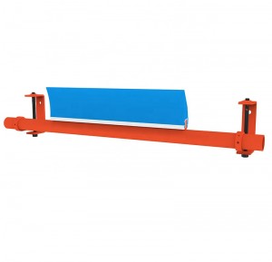 Primary polyurethane conveyor belt cleaner